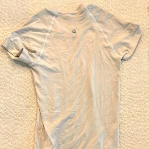 Lululemon Swiftly Tech ShortSleeve White - Size 2